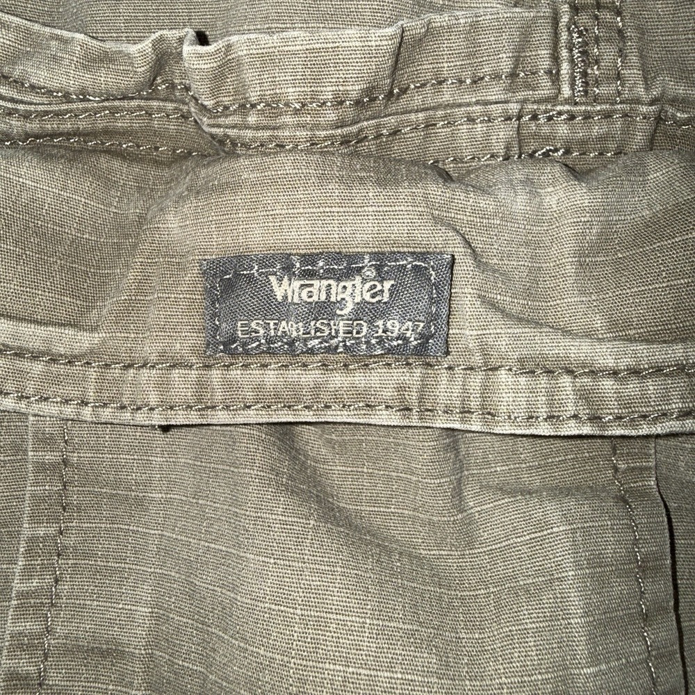Men's Wrangler Workwear Utility Cargo Pants Tan 34x30 - Picture 3 of 6